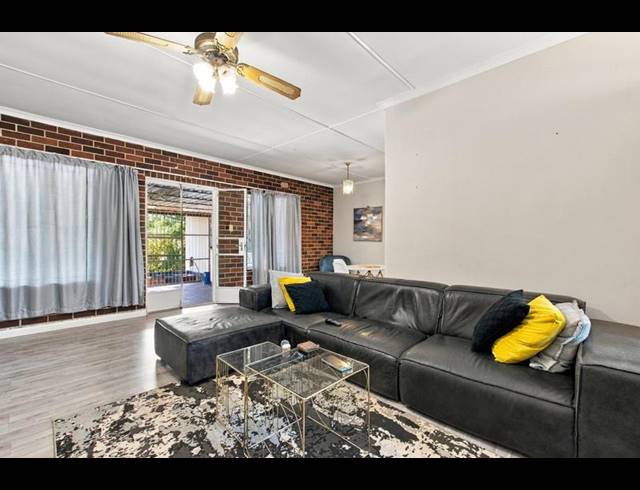 3 BEDROOM HOUSE FOR SALE IN PRESTBURY